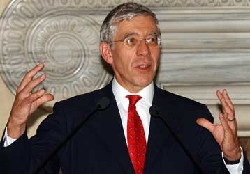 Την αποστολή περισσότερων Βρετανών στρατιωτών στο Ιράκ επιθυμεί ο Τζακ Στρο