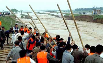 Τουλάχιστον 38 νεκροί ο απολογισμός από το πέρασμα του τυφώνα Ντουζουάν στην Κίνα