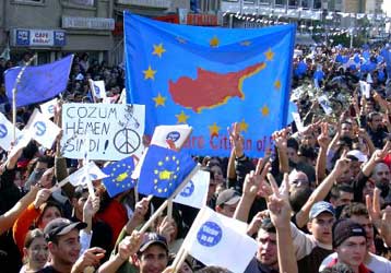 Η τουρκοκυπριακή αντιπολίτευση ενώνει τις δυνάμεις της κατά του Ντενκτάς