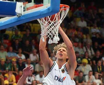 Στον πόντο 92-91 η Λιθουανία τη Λετονία – Δύσκολα η Γερμανία το Ισραήλ 86-81