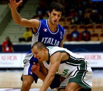 Με το δεξί η Σλοβενία, 77-67 την Ιταλία – Ανετα 98-76 η Γαλλία τη Βοσνία