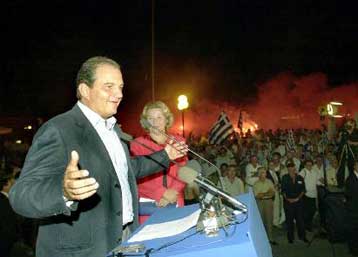 «Κοινωνικό προσωπείο» φορά η κυβέρνηση, καταγγέλλει από τη Χαλκίδα ο Καραμανλής