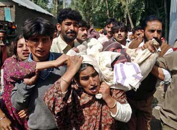 Έξι νεκροί και δεκάδες τραυματίες από έκρηξη στο ινδικό Κασμίρ