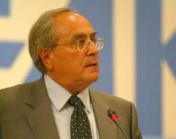 Πρόωρη προσφυγή στις κάλπες «βλέπει» ο πρόεδρος του Συνασπισμού