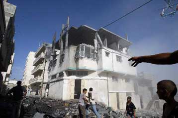 Iσραηλινή επίθεση στη Γάζα με στόχο τον ηγέτη της Χαμάς – Απειλές κατά του Σαρόν