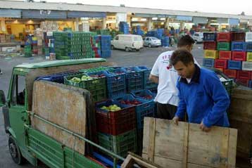 Έκρηξη στη λαχαναγορά του Ρέντη με δύο νεκρούς