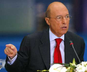 Το κοινωνικό πακέτο πρώτος τομέας επίτευξης της σύγκλισης με την ΕΕ, δήλωσε ο Σημίτης