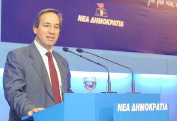 «Mε την πλάτη στον τοίχο» ο Κώστας Σημίτης, υποστηρίζει ο Γ.Αλογοσκούφης