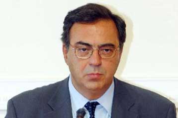 «Ψαλίδι» στις κρατικές δαπάνες για τη χρηματοδότηση του κοινωνικού πακέτου