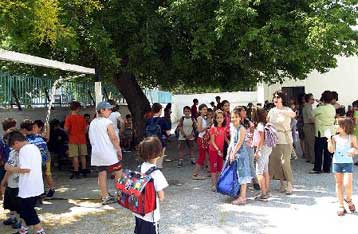 Πλαφόν 3,8% στα δίδακτρα των ιδιωτικών σχολείων το 2003-2004