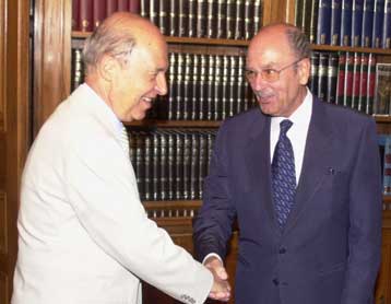 Το θέμα της οικονομίας κυριάρχησε στη συνάντηση Στεφανόπουλου – Σημίτη την Τρίτη