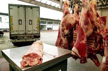 Ακατάλληλες για κατανάλωση ποσότητες ψαριών και κρέατος κατέσχεσε η Νομαρχία Πειραιά