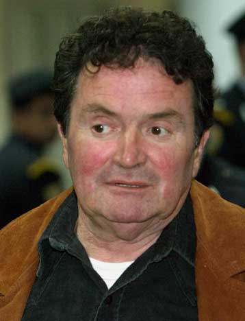 Εν μέσω έντασης απολογήθηκαν οι Ψαραδέλλης, Καρατσώλης και Κωστάρης