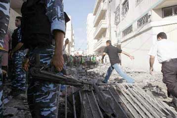 Δύο νεκροί σε επίθεση ισραηλινών μαχητικών στη Γάζα με στόχο ηγετικό στέλεχος της Χαμάς