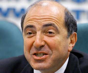 Πολιτικό άσυλο χορηγήθηκε στον «βαρώνο» των ΜΜΕ Μπόρις Μπερεζόφσκι από τη Βρετανία