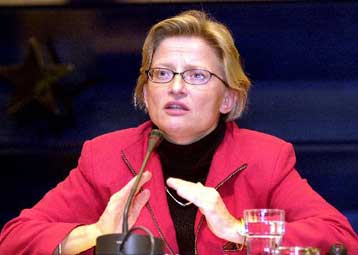 Υπέκυψε στα τραύματά της η υπουργός Εξωτερικών της Σουηδίας Ανα Λιντ