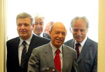 Απάντηση της κυβέρνησης στην κριτική της Νέας Δημοκρατίας για τη Χάρτα Σύγκλισης