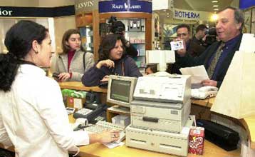 Διευκρινίσεις του υπουργείου Οικονομίας για τις φορολογικές ταμειακές μηχανές