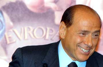 «Ο Μουσολίνι δεν σκότωσε κόσμο, τους έστελνε διακοπές» δήλωσε ο Σ.Μπερλουσκόνι