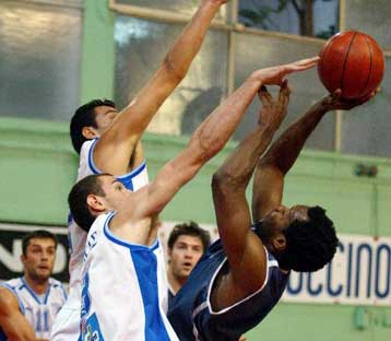 Φιλική ήττα για τον Πανιώνιο από την Εφές Πίλσεν με 66-59