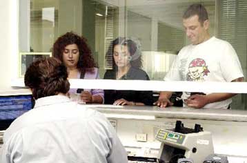 Σενάρια για αύξηση του αφορολόγητου ορίου με κατάργηση των φοροαπαλλαγών