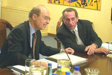 Με τηλεδιάσκεψη Σημίτη-Παπαδόπουλου εγκαινιάζεται τη Δευτέρα ο δορυφόρος Hellas Sat