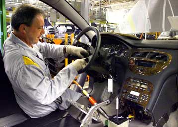 Μείωση 0,3% της βιομηχανικής παραγωγής στη Γαλλία τον Ιούλιο