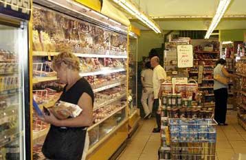 Σε «πάγωμα» των τιμών προχωρούν και άλλες αλυσίδες σούπερ μάρκετ