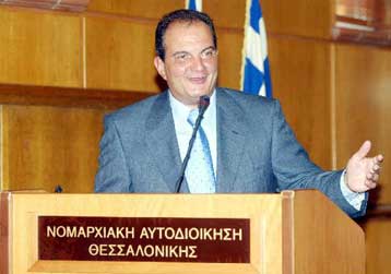 Ολομέτωπη επίθεση Καραμανλή στην κυβέρνηση με απαντήσεις στις εξαγγελίες Σημίτη