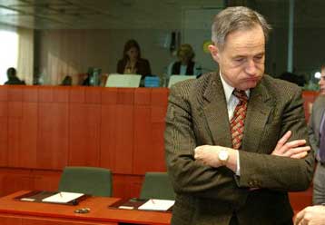 «Ανεπαρκή» τα μέτρα της Γαλλίας για εφαρμογή του Συμφώνου Σταθερότητας