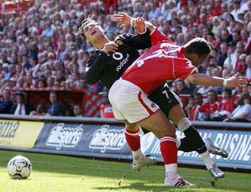 O Νίστελροϊ «καθάρισε» για τη Μάντσεστερ, 2-0 την Τσάρλτον