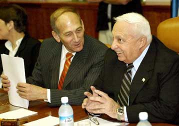 Εκδίωξη, πλήρη απομόνωση και δολοφονία του Γ.Αραφάτ εξετάζει η κυβέρνηση Σαρόν