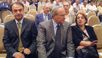 ΠΑΣΟΚ και ΝΔ συγκλίνουν όλο και περισσότερο, διαπιστώνουν τα κόμματα της Αριστεράς