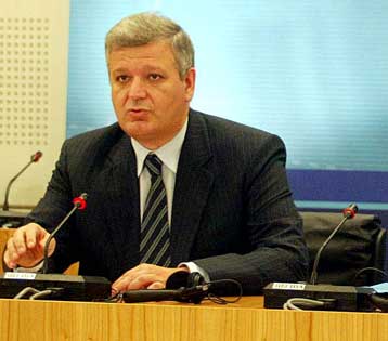 Ρεσιτάλ αοριστίας και αφορισμών από τον Κ.Καραμανλή, σχολίασε ο Χρ.Πρωτόπαπας