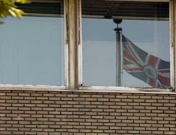 Νέο επεισόδιο με πυροβολισμούς έξω από την πρεσβεία της Βρετανίας στην Τεχεράνη