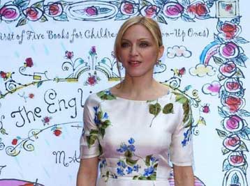 Στα βιβλιοπωλεία το πρώτο παιδικό βιβλίο διά χειρός Μαντόνα