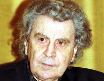 Εξιτήριο πήρε από το Ωνάσειο ο Μίκης Θεοδωράκης