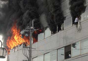 Πολύνεκρη έκρηξη έβαλε τραγικό τέλος σε υπόθεση ομηρίας στη δυτική Ιαπωνία