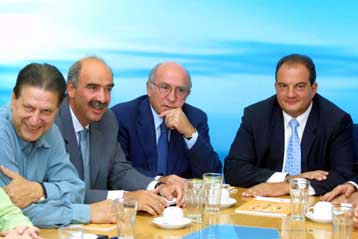 Σε διάταξη εκλογικής μάχης να βρίσκεται η ΝΔ, ζήτησε ο Κώστας Καραμανλής