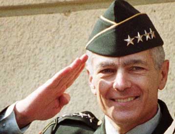 Υποψηφιότητα στις αμερικανικές προεδρικές εκλογές του 2004 θα θέσει ο Ουέσλι Κλαρκ