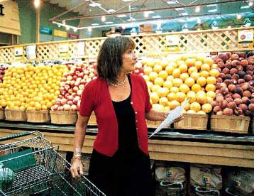 Νέες προσχωρήσεις αλυσίδων καταστημάτων στο «πάγωμα» των τιμών