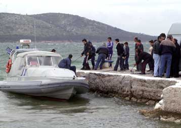 Λέμβος με 21 λαθρομετανάστες βυθίστηκε στην περιοχή της Λέσβου – Νεκρή μια 25χρονη