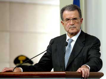 Όχι σε «δεύτερης κατηγορίας» επιτρόπους στην Κομισιόν λέει ο Ρομάνο Πρόντι