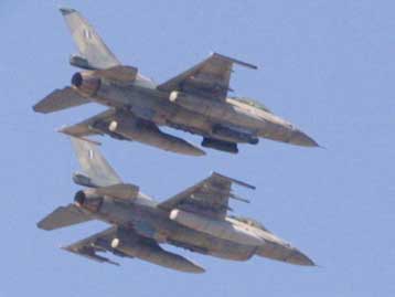 Δεκάδες παραβιάσεις του εναέριου χώρου από τουρκικά μαχητικά τα τελευταία 24ωρα