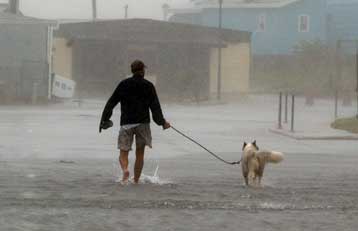 Δεκαέξι νεκροί από το πέρασμα του τυφώνα Isabel από τις ανατολικές ακτές των ΗΠΑ