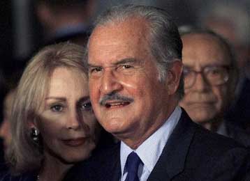 Το ελληνικό κοινό υποδέχθηκε τον Κάρλος Φουέντες στη «Στοά του Βιβλίου»