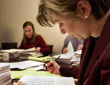 Επέκταση των ελέγχων του ΣΔΟΕ στο «πόθεν έσχες» πολιτών εξετάζει η κυβέρνηση