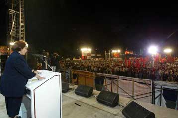 Απάντηση στον «αριστερό ανανεωτισμό» ζήτησε η Α.Παπαρήγα στο 29ο Φεστιβάλ της ΚΝΕ