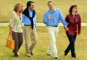 Για τις συνομιλίες του στο Βερολίνο ενημέρωσε ο Τόνι Μπλερ τον Χοσέ Μαρία Αθνάρ