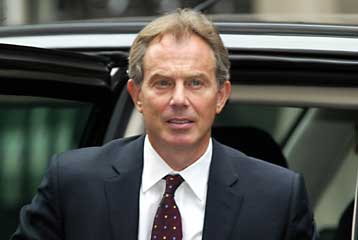 Σε άνοδο η δημοτικότητα του Τόνι Μπλερ και των Εργατικών, σύμφωνα με νέα δημοσκόπηση